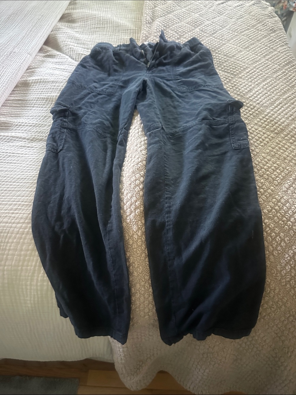 Pilcro Black Wide-Leg Cargo Pants